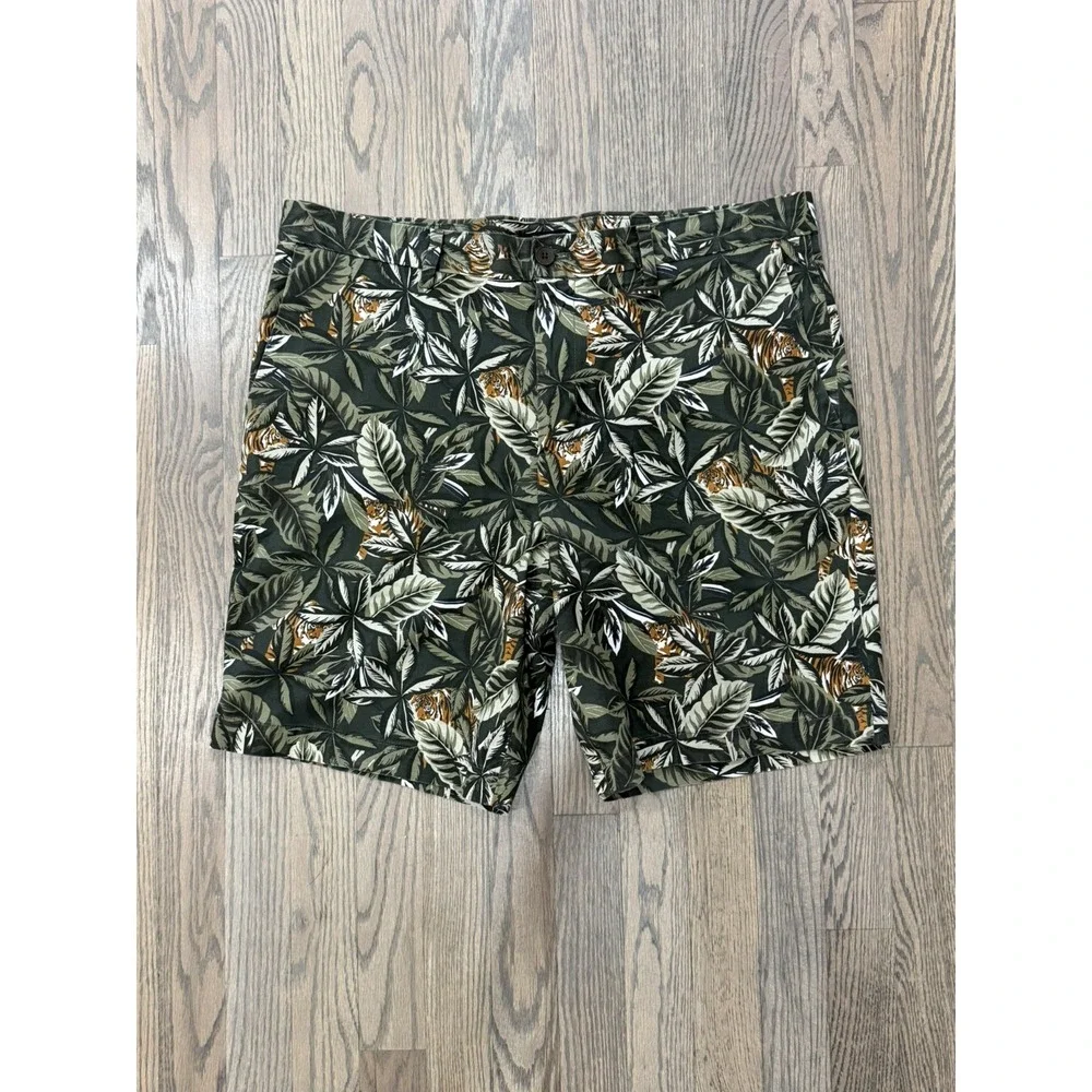 Banana Republic Mens Tropical Aiden Tiger Jungle Bermuda Chino Shorts 36 Green